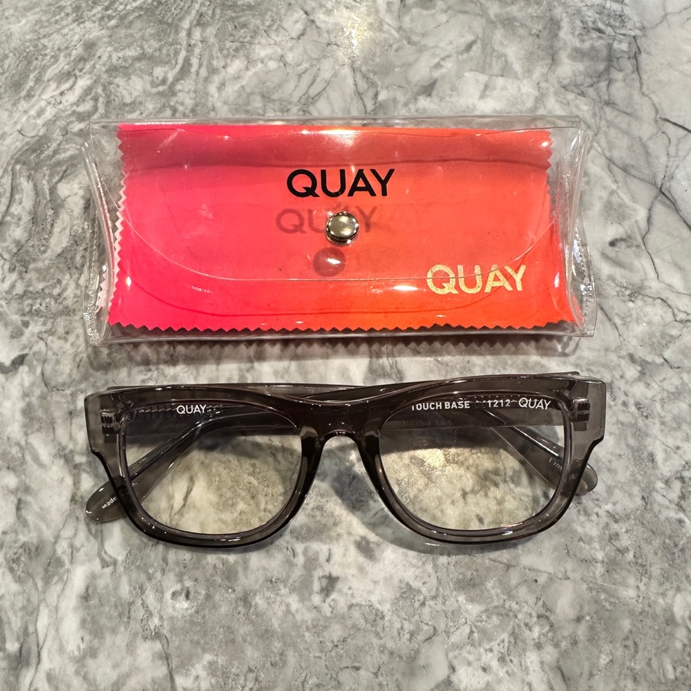QUAY AUSTRALIA Touch Base Grey Blue Light Blocking Glasses
